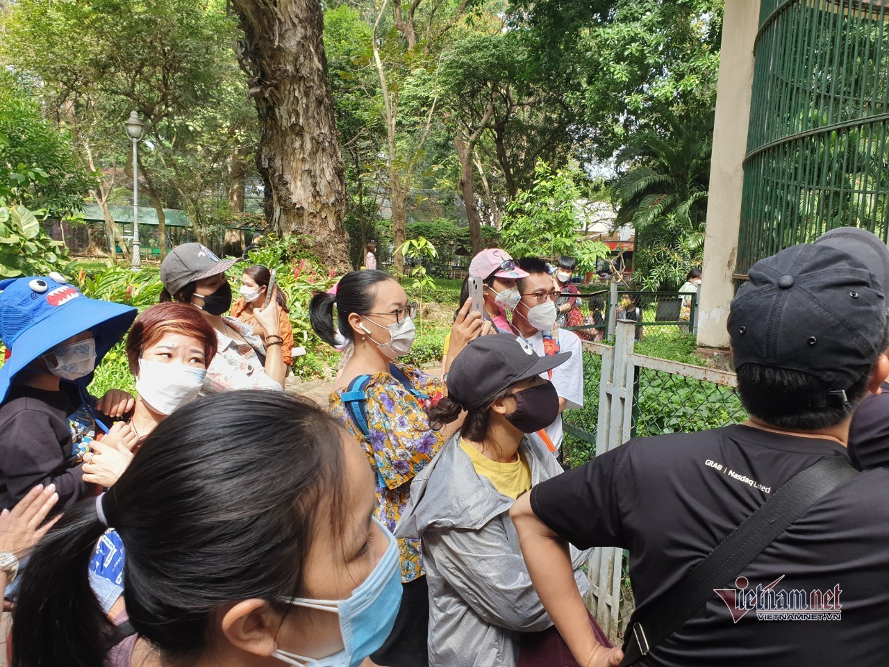 Thảo Cầm Viên Sài Gòn bất ngờ đón hàng nghìn khách vui chơi ngày cuối tuần - Ảnh 10.