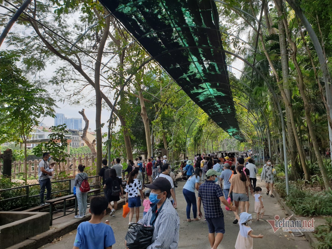 Thảo Cầm Viên Sài Gòn bất ngờ đón hàng nghìn khách vui chơi ngày cuối tuần - Ảnh 12.