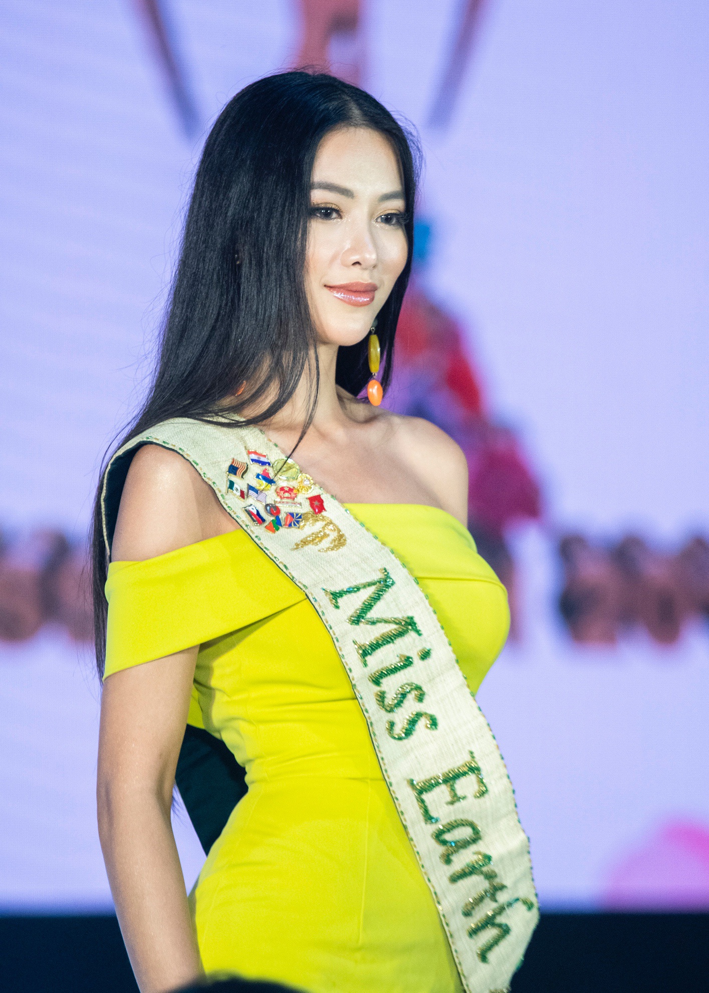 Hoa hậu, người đẹp Việt &quot;bắn&quot; tiếng Anh như gió ở các cuộc thi quốc tế - Ảnh 5.