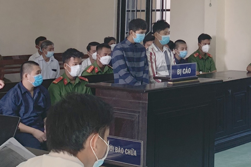 Tuy&ecirc;n &aacute;n c&aacute;c bị c&aacute;o 6 lần cướp tiền của học sinh - Ảnh 1.