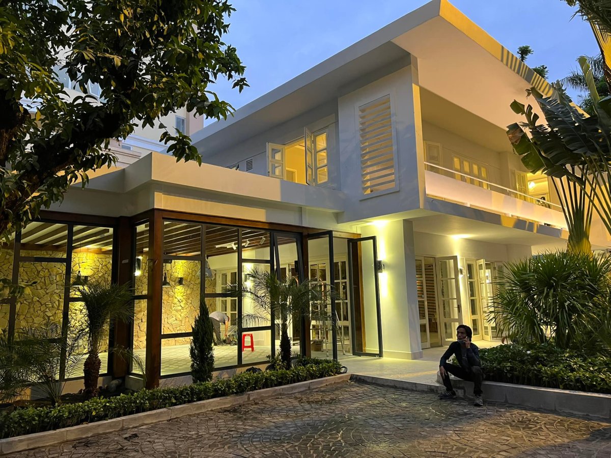 Chi Bảo chăm vườn trong villa 1.600 m2 - Ảnh 5.