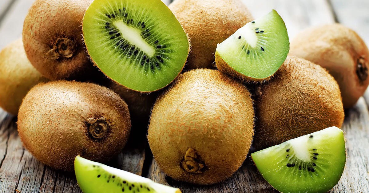 Kiwi xanh cuối mùa quả to đều, ngọt, thơm mà giá rẻ giật mình - Ảnh 4. Kiwi xanh cuối mùa quả to đều, ngọt, thơm mà giá rẻ giật mình - Ảnh 4.