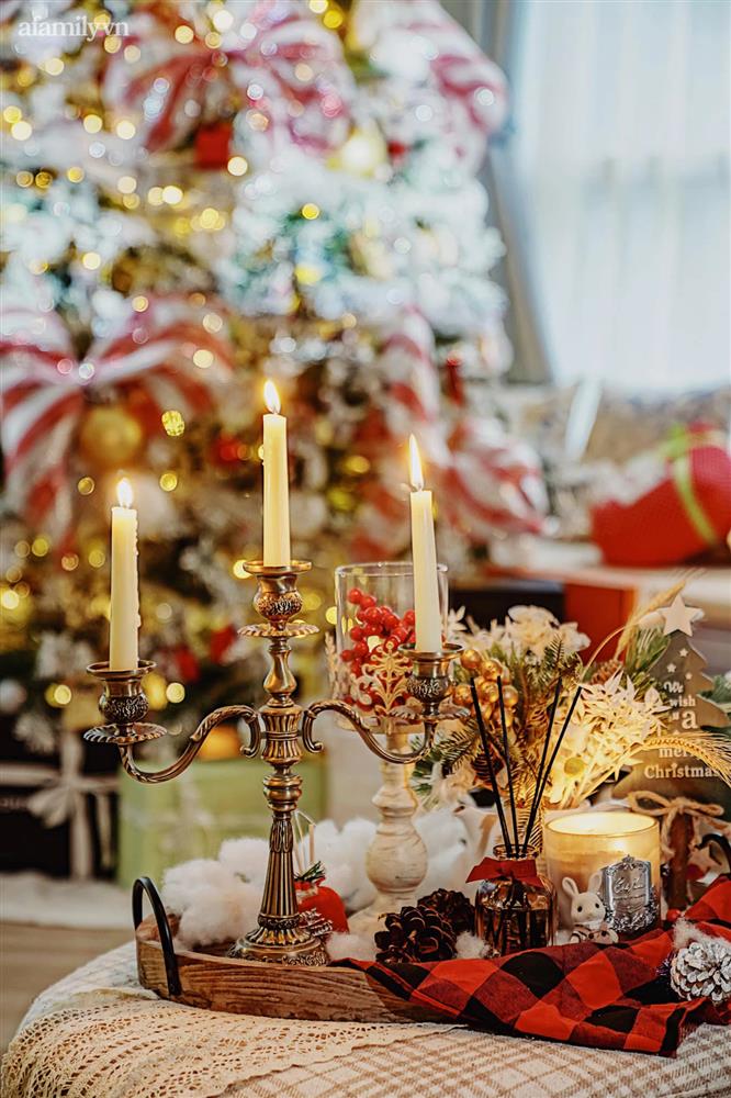 Trang trí nhà Giáng sinh: Cây thông giá 20 triệu cùng bàn tiệc hoành tráng, đồ decor thôi cũng đã 15 triệu của mẹ Sài Gòn - Ảnh 11.