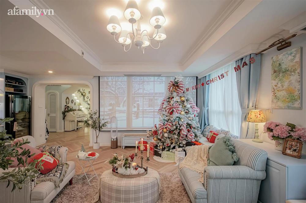 Trang trí nhà Giáng sinh: Cây thông giá 20 triệu cùng bàn tiệc hoành tráng, đồ decor thôi cũng đã 15 triệu của mẹ Sài Gòn - Ảnh 5.