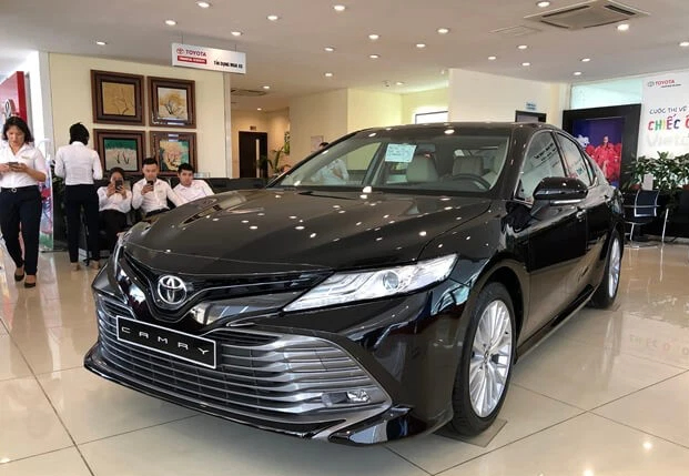 Đại lý xả hàng mẫu ô tô Toyota đời cũ cả trăm triệu, giá giảm sâu chạm đáy - Ảnh 1.