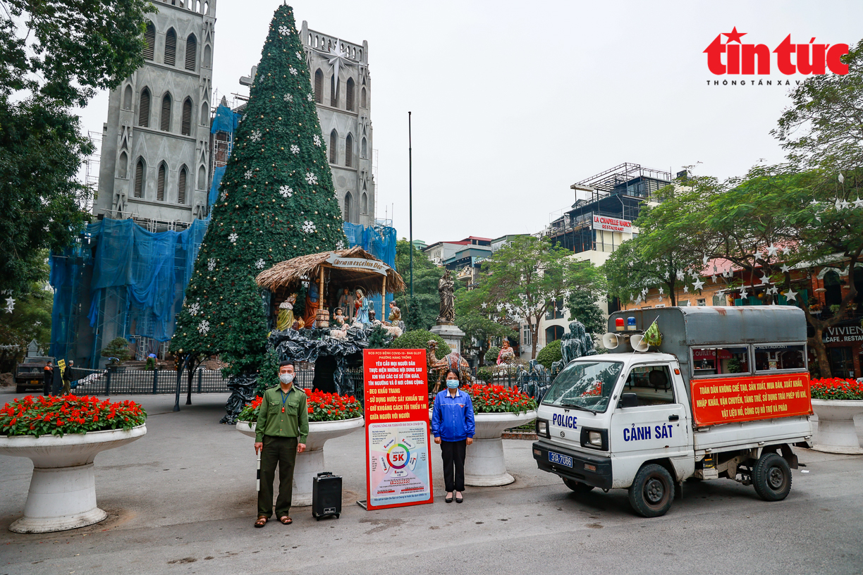 Hà Nội: Cấm các phương tiện và hạn chế người dân ra vào khu vực Nhà Thờ lớn - Ảnh 2.