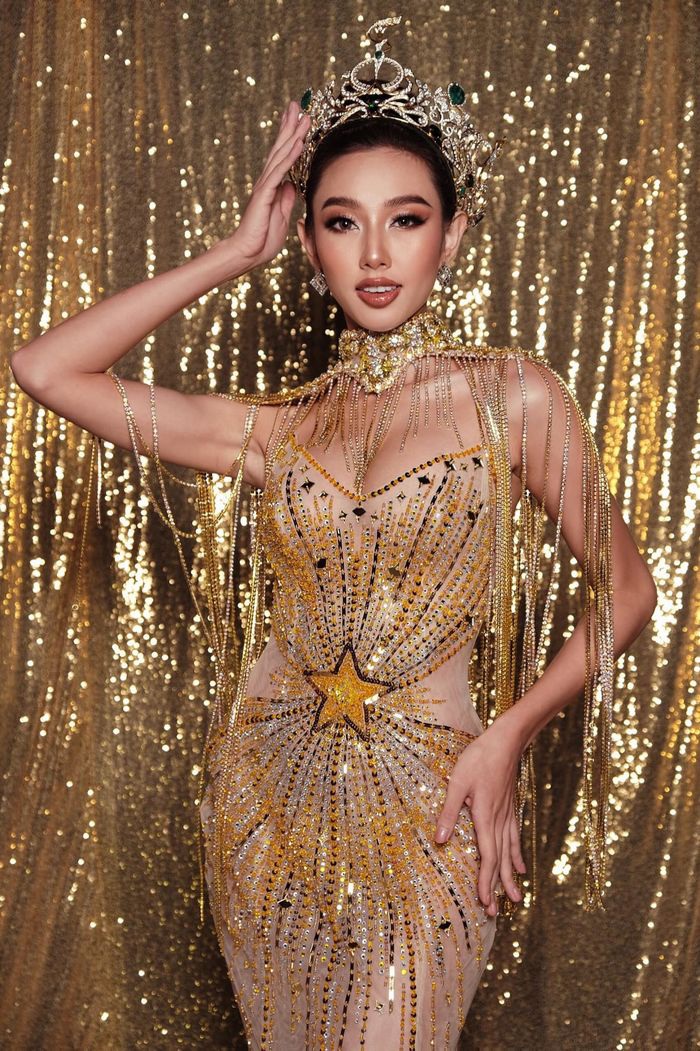 Hoa hậu Thùy Tiên đẹp kiêu sa như nữ thần - Ảnh 2.