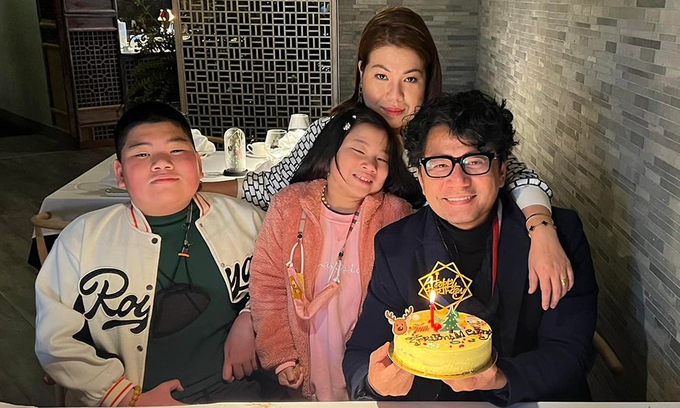 Trương Minh Cường mừng sinh nhật bên vợ cũ và hai con