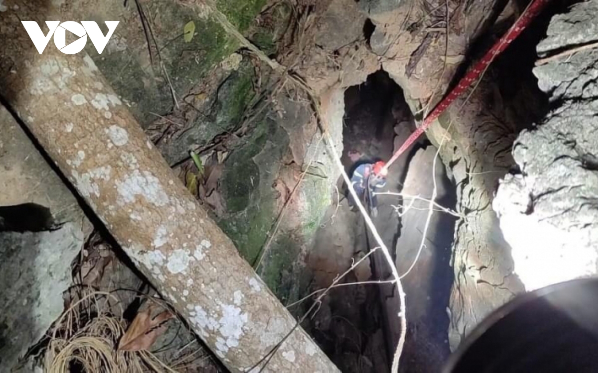 T&igrave;m kiếm thi thể người con tự tử, ph&aacute;t hiện th&ecirc;m h&agrave;i cốt người cha mất t&iacute;ch 20 năm - Ảnh 1.