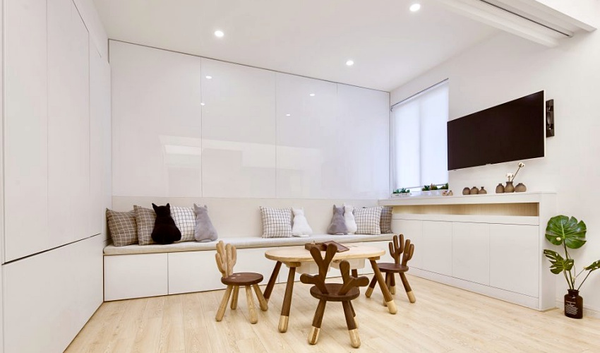 Căn hộ màu trắng rộng 20m² vẫn đủ cho gia đình 6 người nhờ cách bố trí nội thất siêu linh hoạt - Ảnh 2.