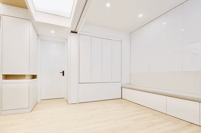 Căn hộ màu trắng rộng 20m² vẫn đủ cho gia đình 6 người nhờ cách bố trí nội thất siêu linh hoạt - Ảnh 3.