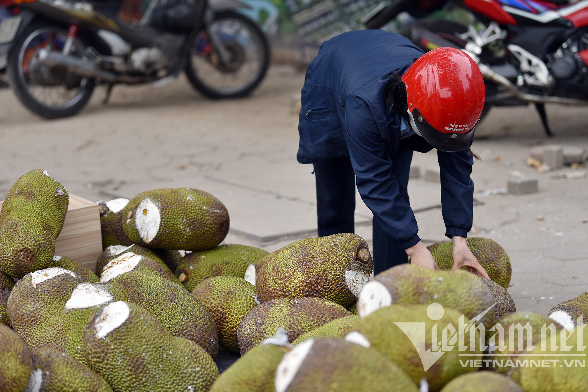 Mít Thái tràn về Hà Nội, giá rẻ ê hề chất đống đầy vỉa hè - Ảnh 6.