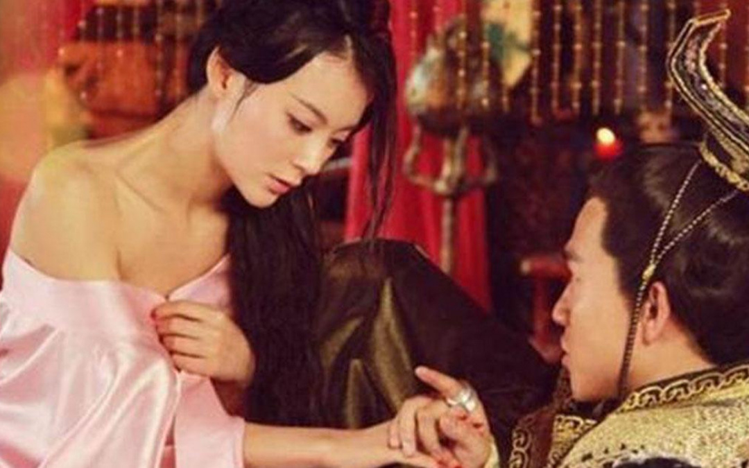 Kỳ dị vị hoàng đế Trung Quốc bắt vợ làm điều mà không một ông chồng nào muốn vợ mình làm