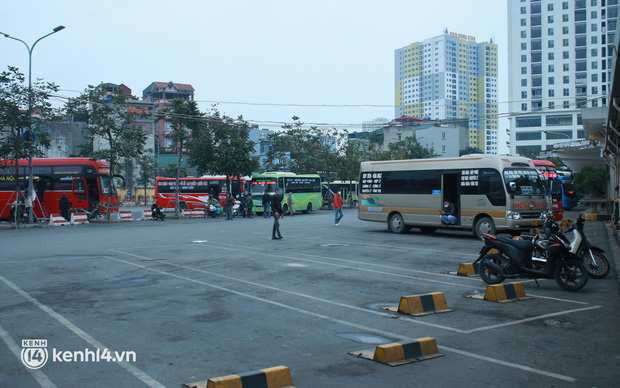 Tin sáng 1/1/2022: Nguy cơ bùng dịch, Hà Nội ban hành công điện hỏa tốc; hàng xóm là F0 vẫn mở cửa, ra ban công tập thể dục, virus có &quot;bay&quot; sang nhà khác không? - Ảnh 4.