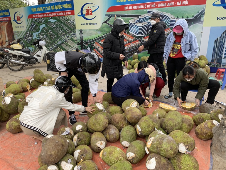 Tiết lộ của "dân trong nghề" về loại mít bị khoét trên đầu, bôi chất trắng - Ảnh 1. Tiết lộ của "dân trong nghề" về loại mít bị khoét trên đầu, bôi chất trắng - Ảnh 1.