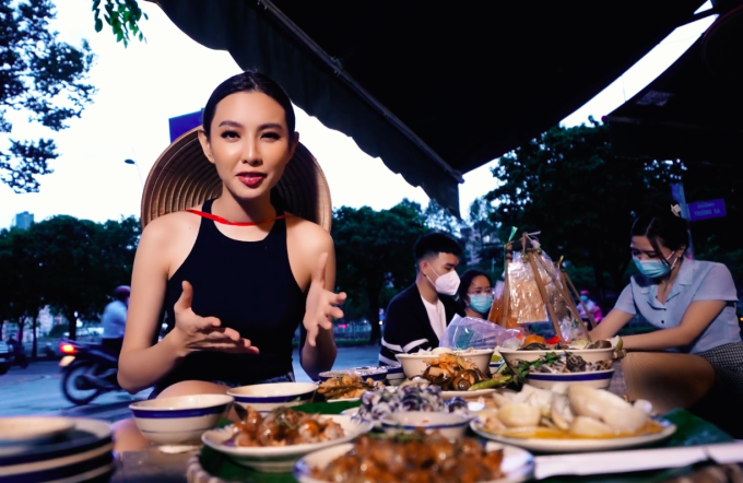 Thùy Tiên quảng bá ẩm thực vỉa hè VN trong Miss Grand - Ảnh 1.