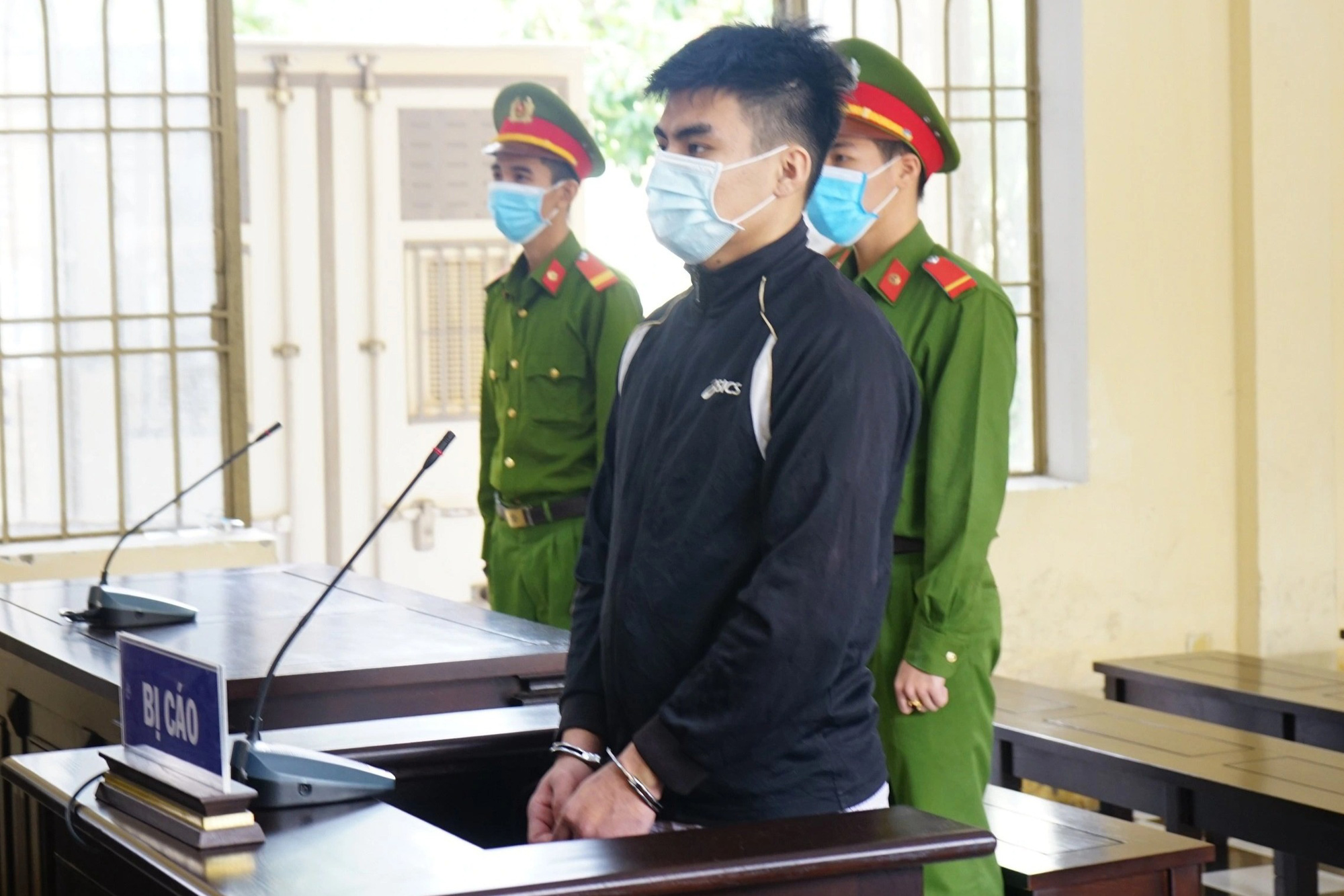 Cướp t&agrave;i sản bất th&agrave;nh, đối tượng liều lĩnh đ&acirc;m một phụ nữ trọng thương - Ảnh 1.