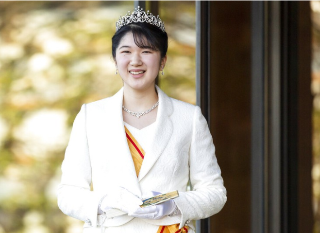 Công chúa Aiko được khen xinh hơn sau khi chỉnh nha - Ảnh 1.