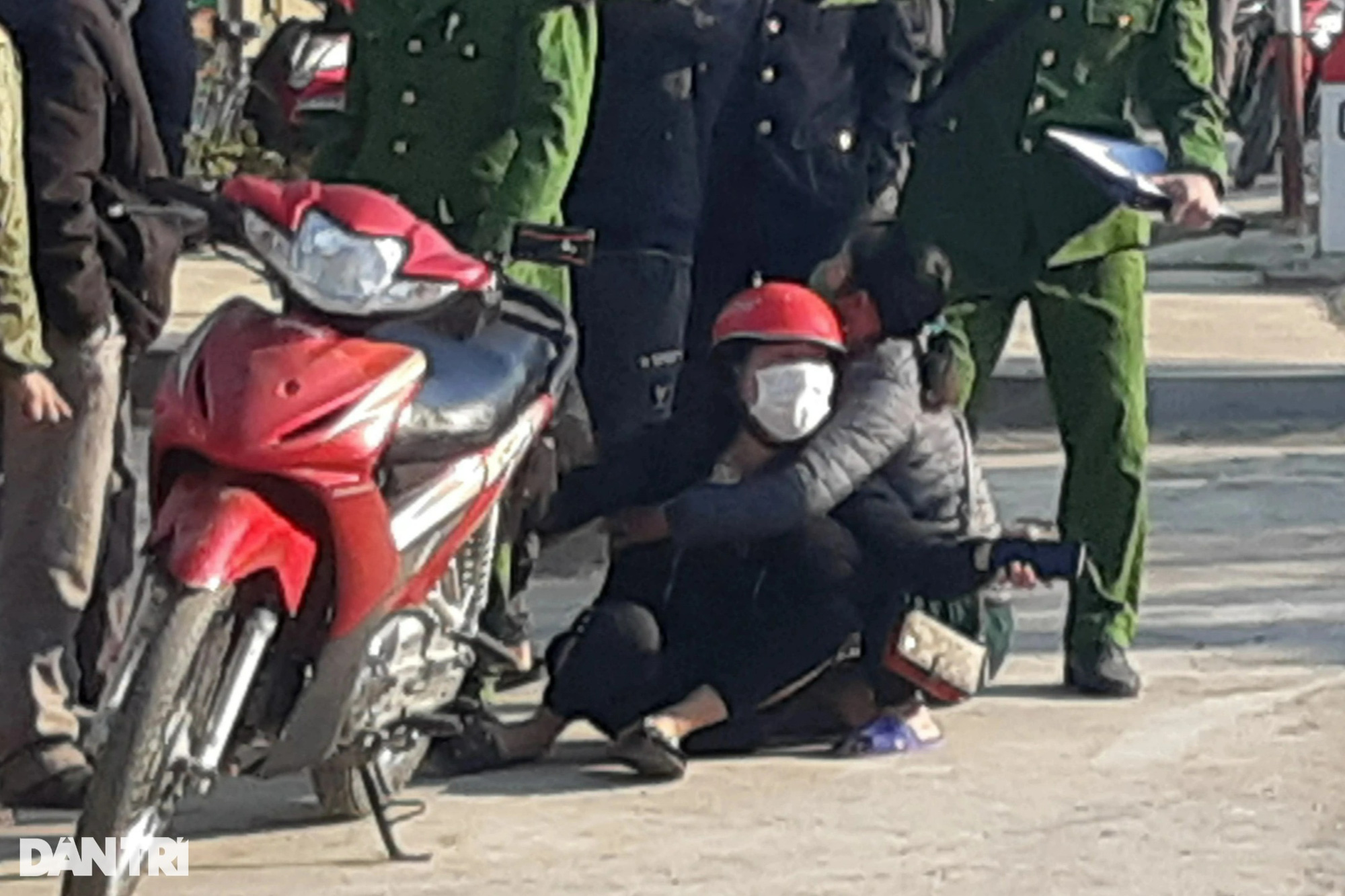 C&ocirc; g&aacute;i trẻ bị xe tải c&aacute;n tử vong tr&ecirc;n đường đi l&agrave;m - Ảnh 2.