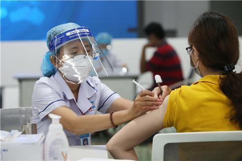 Chiều 8/12: Việt Nam tiêm gần 130 triệu liều vaccine phòng COVID-19; Nhà hàng, siêu thị xử trí thế nào khi có người nghi là F0?  - Ảnh 1.