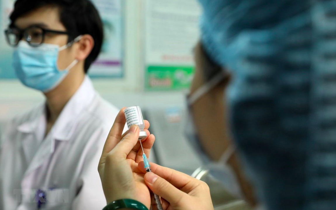 Đẩy nhanh tiến độ tiêm vaccine COVID-19 để 'Việt Nam không rơi vào tình trạng phong tỏa' như nhiều quốc gia