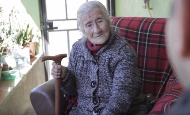 Cụ bà 91 tuổi đi khám vì phát hiện khối u trong bụng, bàng hoàng nhận ra đó là thai nhi nằm trong người suốt 60 năm - Ảnh 2.