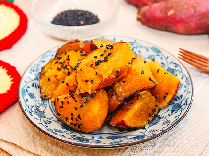 Món khoai lang ngào đường và vừng đen - Ảnh 2. Món khoai lang ngào đường và vừng đen - Ảnh 2.