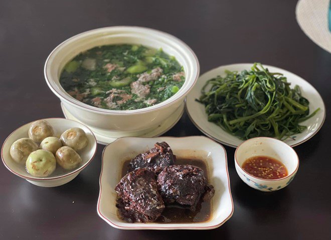 Hoa hậu nhà giàu khoe mâm cơm đạm bạc khiến Mai Phương Thúy muốn ăn 5 bát - Ảnh 4. Hoa hậu nhà giàu khoe mâm cơm đạm bạc khiến Mai Phương Thúy muốn ăn 5 bát - Ảnh 4.