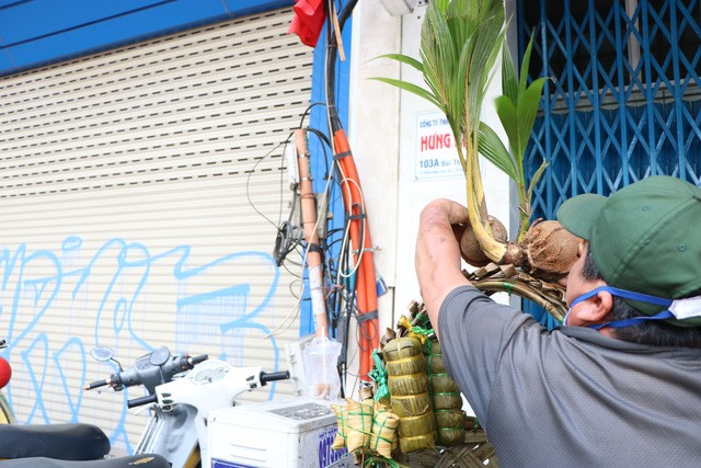 Người đàn ông hàng ngày đi từ Bến Tre lên Sài Gòn bán bánh suốt 30 năm, vượt qua căn bệnh hiểm nghèo nuôi con ăn học - Ảnh 6.