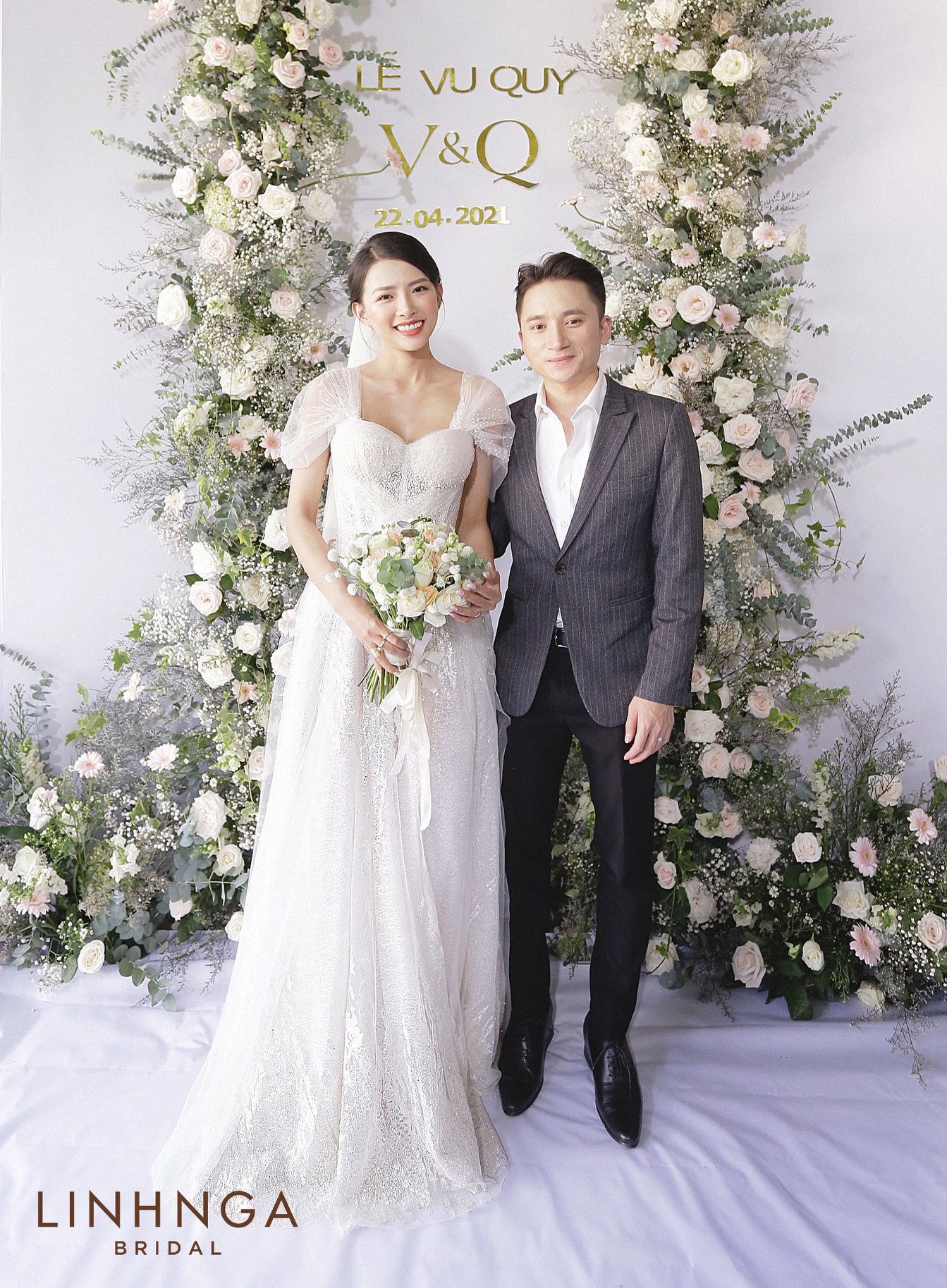 Phan Mạnh Quỳnh đã chi bao nhiêu tiền váy cưới cho vợ hot girl