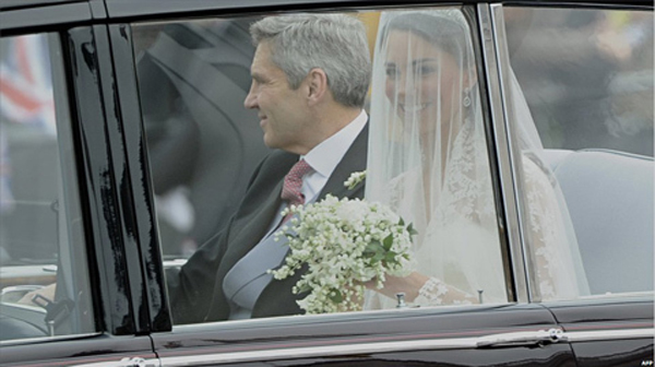 Hình ảnh tuyệt đẹp kỷ niệm 10 năm ngày cưới của Hoàng tử William và Công nương Kate - Ảnh 2.