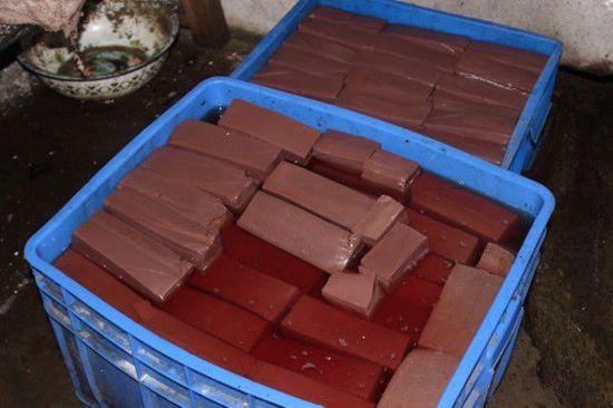 Kinh ho&agrave;ng cảnh sản xuất tiết vịt bẩn cho nh&agrave; h&agrave;ng - Ảnh 3.