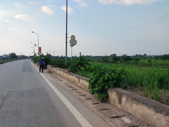 Khung cảnh làng xóm vắng vẻ sau khi có 7 ca mắc COVID-19 tại huyện Phúc Thọ (Hà Nội) - Ảnh 10.