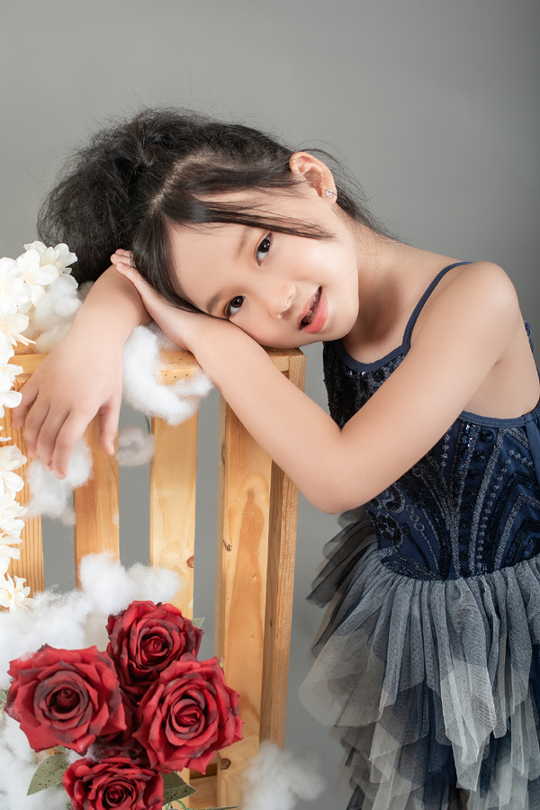 Con gái 7 tuổi của người đẹp phim Đại gia chân đất: Chững chạc, hiểu  và biết cảm thông cho mẹ - Ảnh 6.