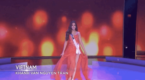Cú xoay váy lốc xoáy của Khánh Vân tại Miss Universe bị đánh giá vẫn hiền - Ảnh 2.