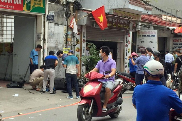 Điều tra vụ ô tô truy đuổi, tông thẳng vào xe máy, chèn qua làm 2 người tử vong - Ảnh 1. Điều tra vụ ô tô truy đuổi, tông thẳng vào xe máy, chèn qua làm 2 người tử vong - Ảnh 1.