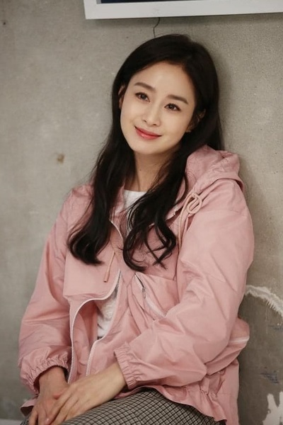 Kim Tae Hee 41 tuổi vẫn đẹp rạng ngời - Ảnh 3.