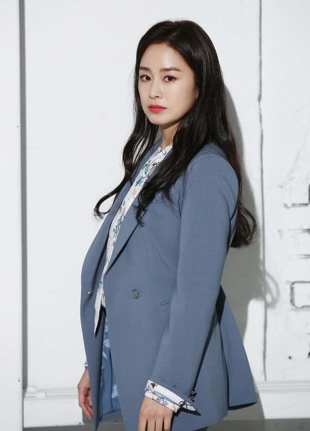 Kim Tae Hee 41 tuổi vẫn đẹp rạng ngời - Ảnh 9.