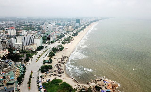 Thành phố biển Sầm Sơn ngủ đông ngay những ngày đầu hè - Ảnh 12.