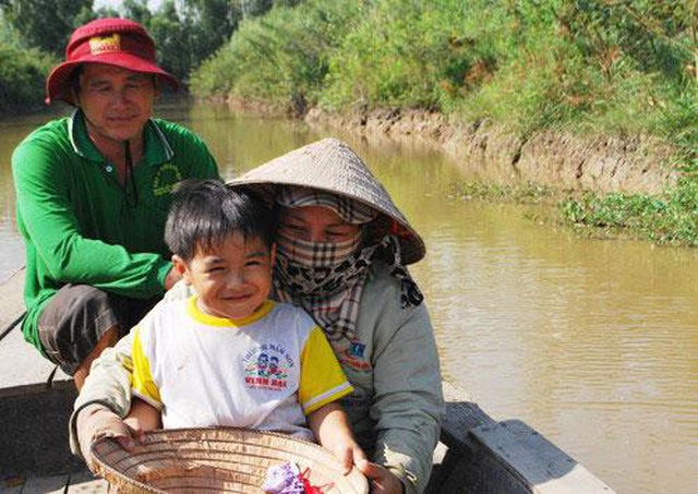 Em bé nổi tiếng trong Cánh đồng hoang trở thành tỷ phú nông dân - Ảnh 4.