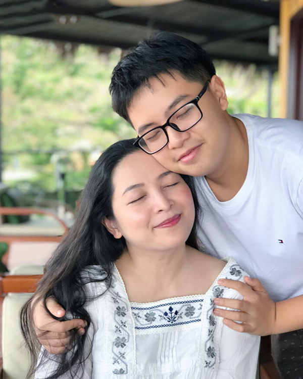 Con trai 19 tuổi của MC Quỳnh Hương như tri kỷ của mẹ, chia sẻ mọi buồn vui - Ảnh 5. Con trai 19 tuổi của MC Quỳnh Hương như tri kỷ của mẹ, chia sẻ mọi buồn vui - Ảnh 5.
