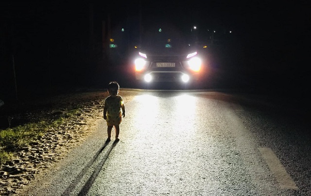 Lời nhắn gửi tận đáy lòng của tài xế giúp cháu bé chạy ra đường lúc 1 giờ sáng và những tình huống xảy ra giữa đêm khiến người đi đường thót tim - Ảnh 2.