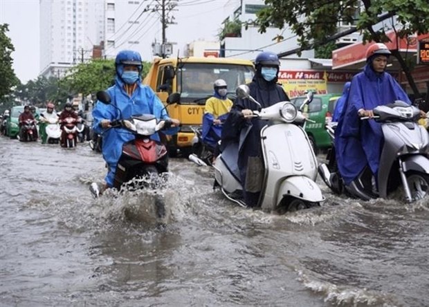 Thành phố Hồ Chí Minh: Mưa kéo dài, nhiều tuyến đường ngập sâu - Ảnh 2.