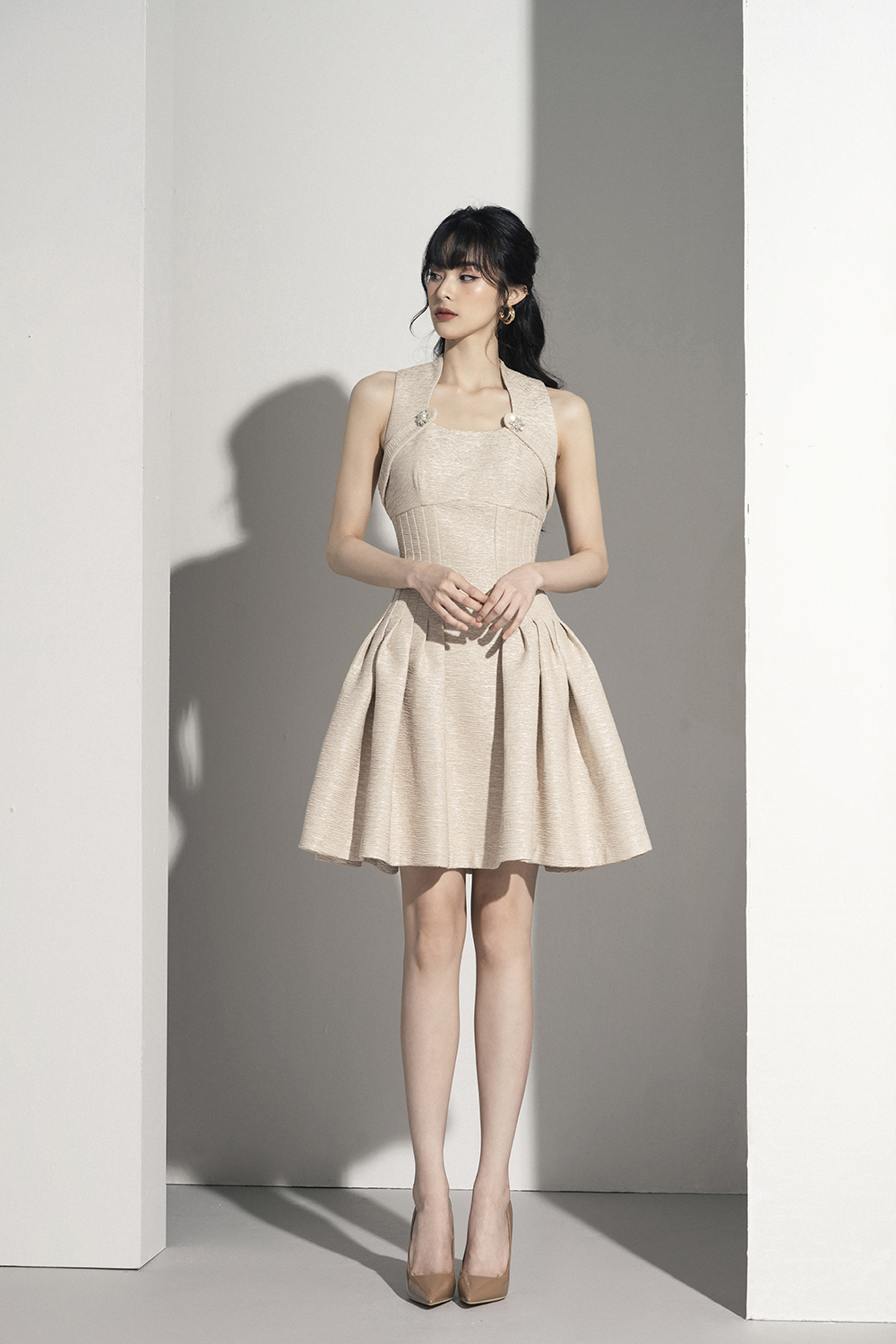 Ichkarida tukli mushuk kamming bilan Ikki Osiyo qiz bilan jinsiy aloqa video