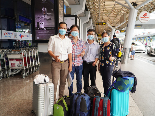 Đội phản ứng nhanh Bệnh viện Chợ Rẫy sang Lào hỗ trợ ứng phó dịch COVID-19 - Ảnh 2.