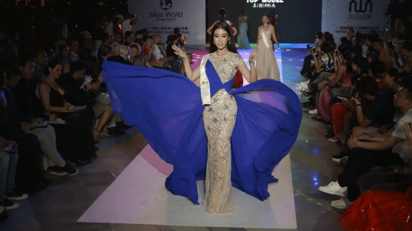 Không váy áo lộng lẫy Lương Thuỳ Linh bất ngờ “tái xuất” tại Miss World 2021, đàn em Đỗ Hà được fan “réo tên” - Ảnh 3.