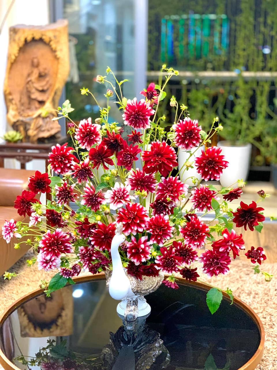 1001 c&aacute;ch cắm hoa d&aacute;ng chim c&ocirc;ng từ mẹ đảm, nh&igrave;n kết quả lung linh ai cũng trầm trồ! - Ảnh 13.