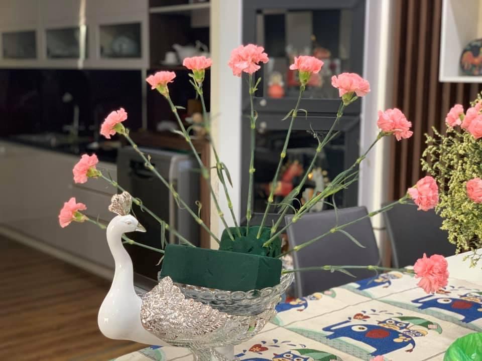 1001 c&aacute;ch cắm hoa d&aacute;ng chim c&ocirc;ng từ mẹ đảm, nh&igrave;n kết quả lung linh ai cũng trầm trồ! - Ảnh 14.