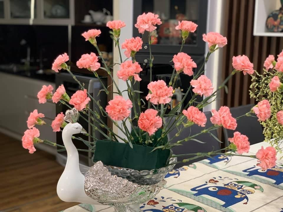 1001 c&aacute;ch cắm hoa d&aacute;ng chim c&ocirc;ng từ mẹ đảm, nh&igrave;n kết quả lung linh ai cũng trầm trồ! - Ảnh 16.