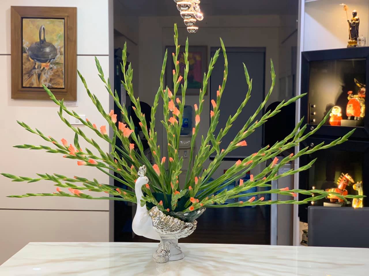 1001 c&aacute;ch cắm hoa d&aacute;ng chim c&ocirc;ng từ mẹ đảm, nh&igrave;n kết quả lung linh ai cũng trầm trồ! - Ảnh 9.